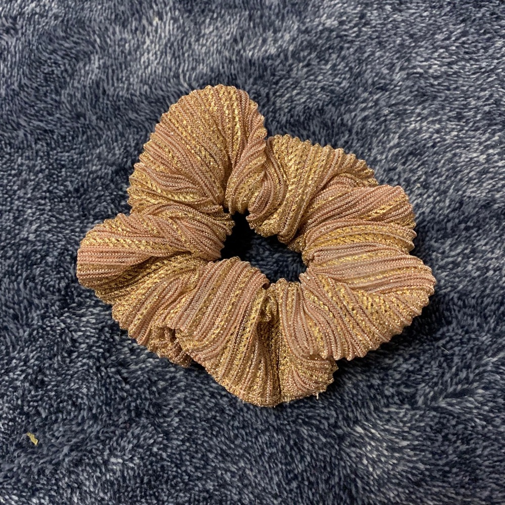 Scrunchie - Picture 3 of 4